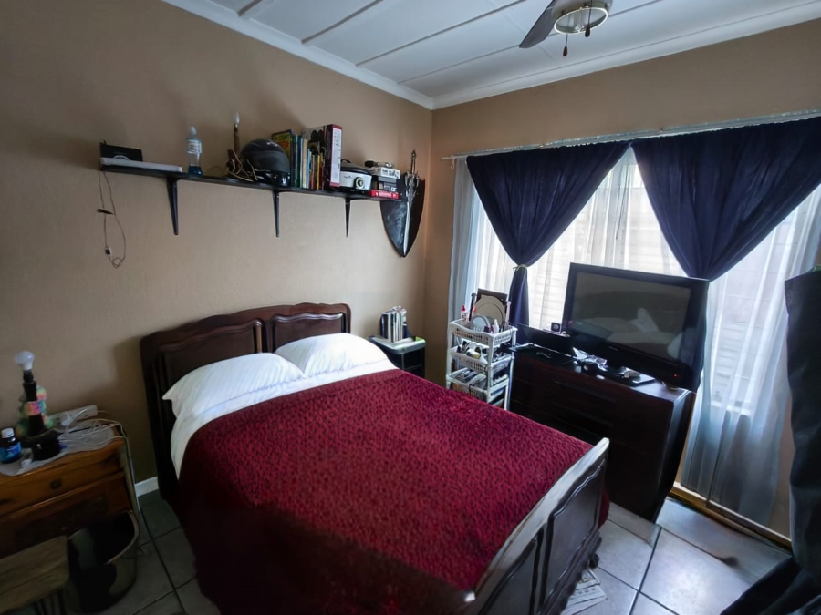 4 Bedroom Property for Sale in Oos Einde North West